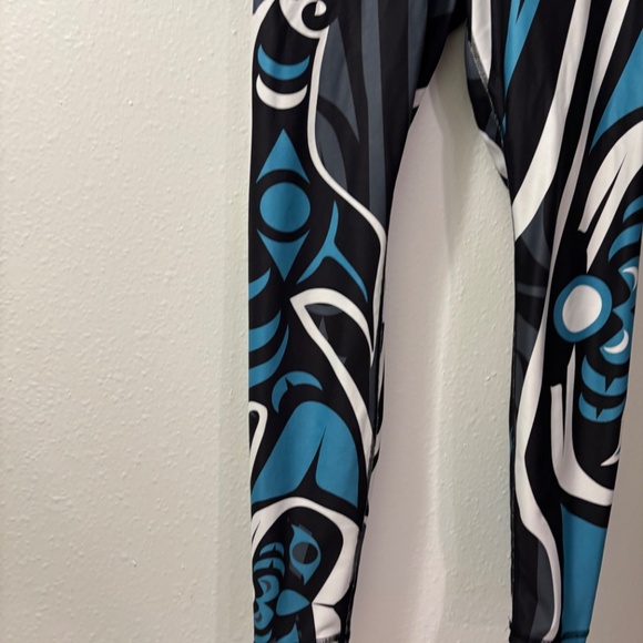 NoMiNoU Activewear leggings with artist design print size S - Canada made - Picture 5 of 15